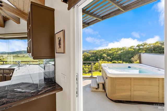 23121 Vineyard Rd, Geyserville, CA 95441