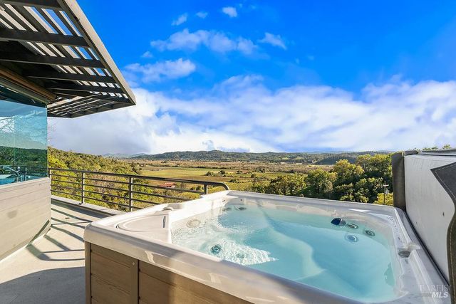 23121 Vineyard Rd, Geyserville, CA 95441