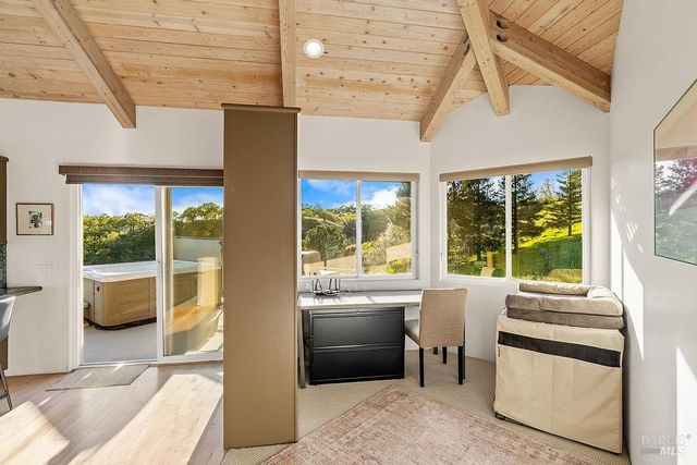 23121 Vineyard Rd, Geyserville, CA 95441