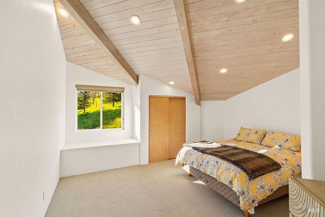 23121 Vineyard Rd, Geyserville, CA 95441