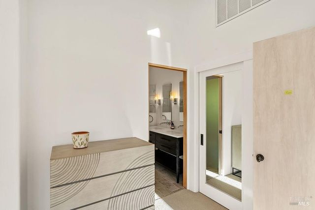 23121 Vineyard Rd, Geyserville, CA 95441