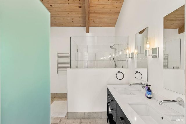 23121 Vineyard Rd, Geyserville, CA 95441