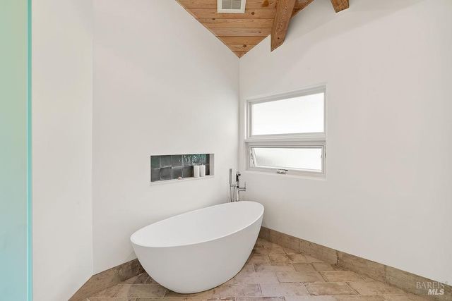 23121 Vineyard Rd, Geyserville, CA 95441