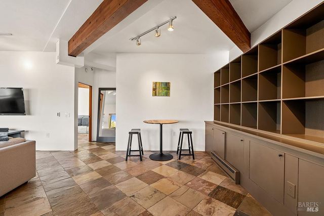 23121 Vineyard Rd, Geyserville, CA 95441