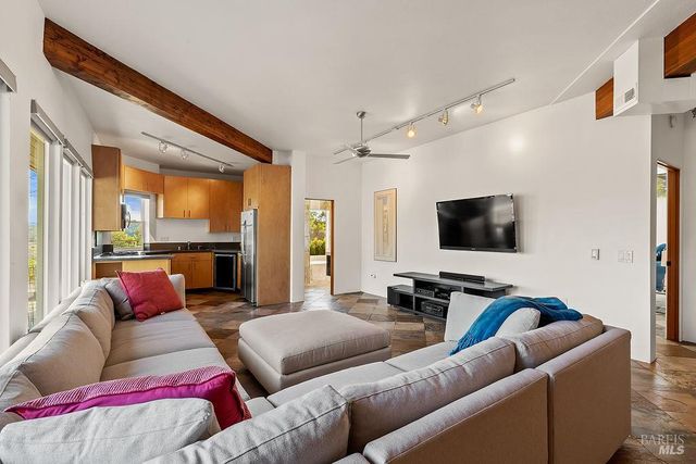 23121 Vineyard Rd, Geyserville, CA 95441