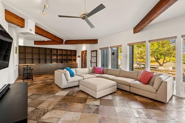 23121 Vineyard Rd, Geyserville, CA 95441