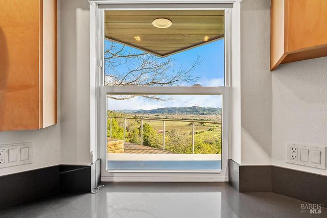 23121 Vineyard Rd, Geyserville, CA 95441