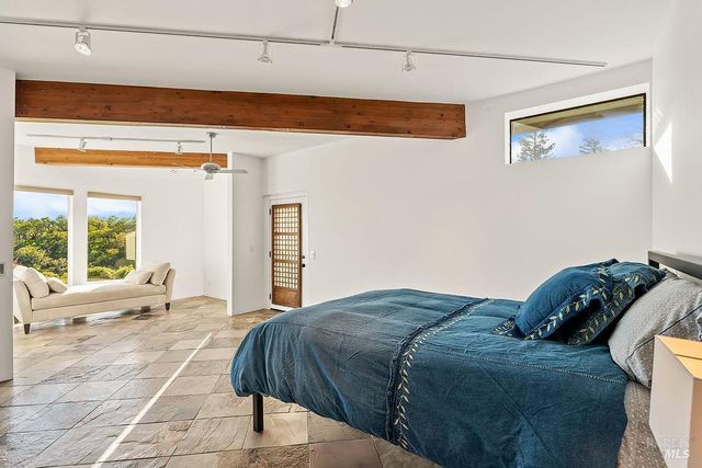 23121 Vineyard Rd, Geyserville, CA 95441