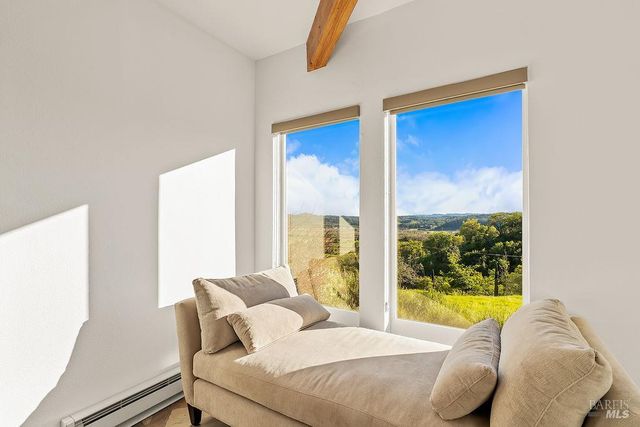 23121 Vineyard Rd, Geyserville, CA 95441