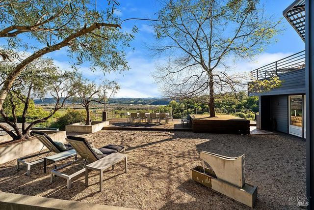 23121 Vineyard Rd, Geyserville, CA 95441