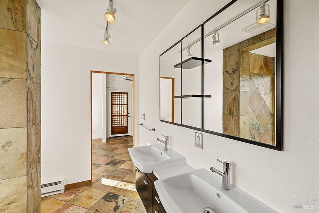 23121 Vineyard Rd, Geyserville, CA 95441