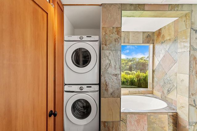 23121 Vineyard Rd, Geyserville, CA 95441