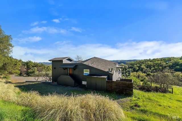 23121 Vineyard Rd, Geyserville, CA 95441