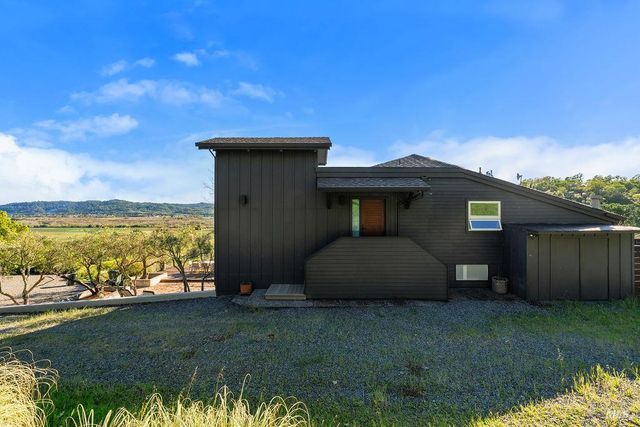 23121 Vineyard Rd, Geyserville, CA 95441