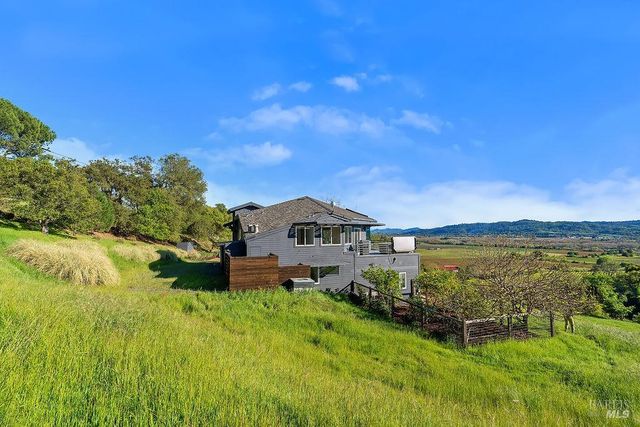 23121 Vineyard Rd, Geyserville, CA 95441