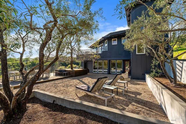 23121 Vineyard Rd, Geyserville, CA 95441