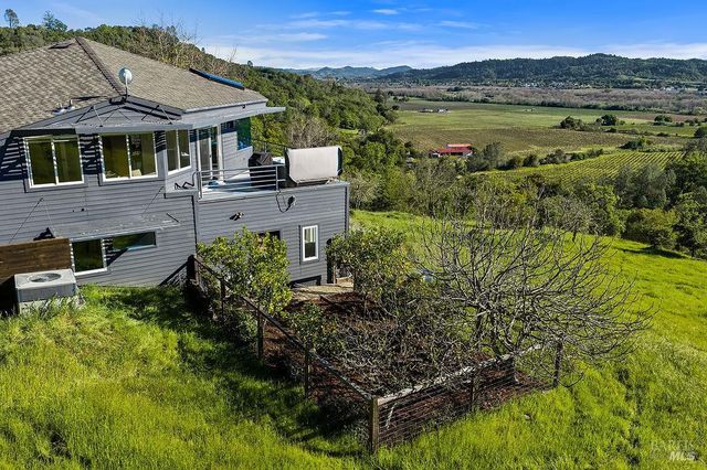 23121 Vineyard Rd, Geyserville, CA 95441