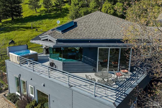 23121 Vineyard Rd, Geyserville, CA 95441