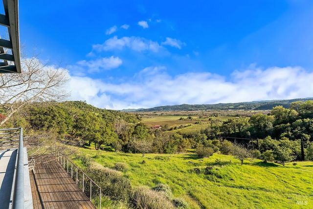 23121 Vineyard Rd, Geyserville, CA 95441