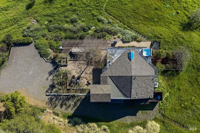 23121 Vineyard Rd, Geyserville, CA 95441