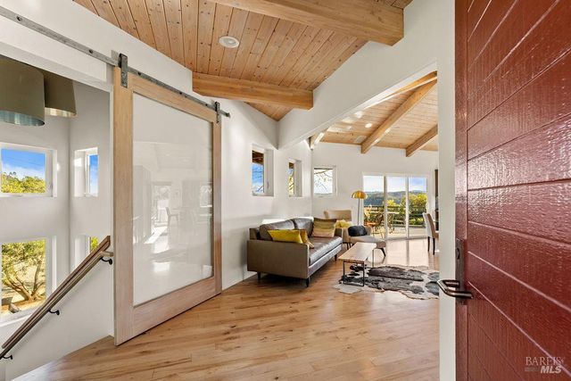 23121 Vineyard Rd, Geyserville, CA 95441