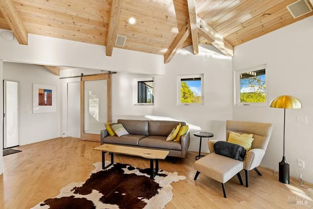 23121 Vineyard Rd, Geyserville, CA 95441