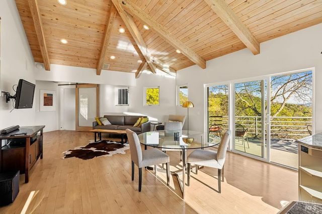 23121 Vineyard Rd, Geyserville, CA 95441