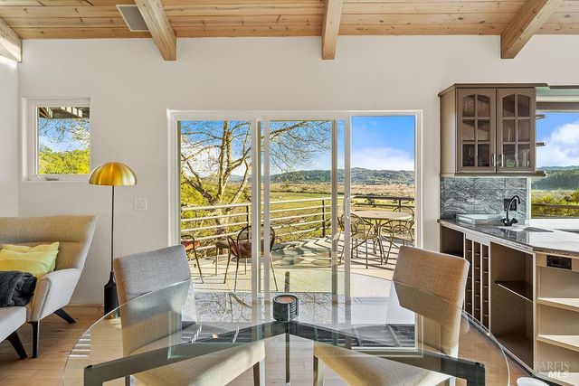 23121 Vineyard Rd, Geyserville, CA 95441