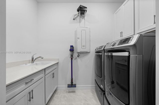 2715 Primrose Pl, Oakland Park, FL 33309