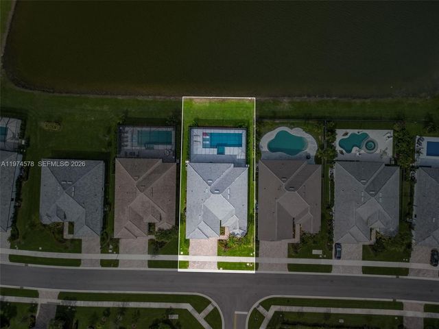 2715 Primrose Pl, Oakland Park, FL 33309