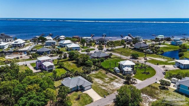 5556 Grande Lagoon Ct, Pensacola, FL 32507
