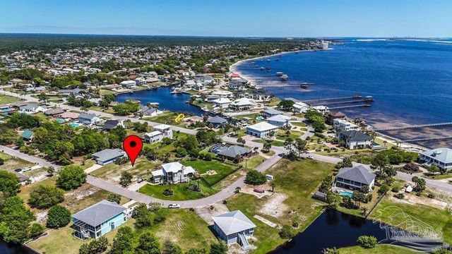 5556 Grande Lagoon Ct, Pensacola, FL 32507