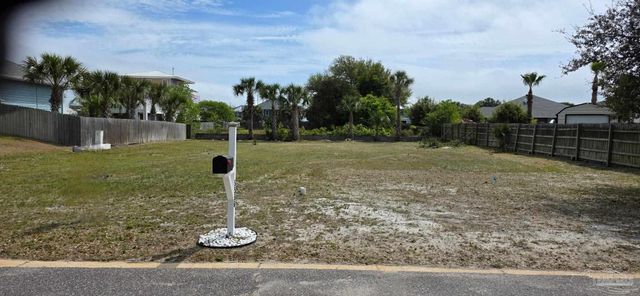 5556 Grande Lagoon Ct, Pensacola, FL 32507