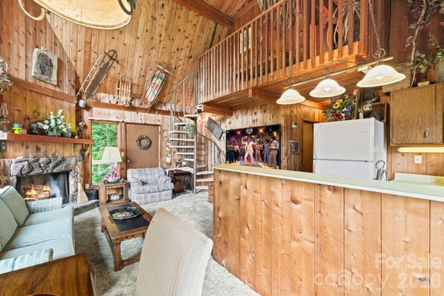 48 Easy Street, Waynesville, NC 28786