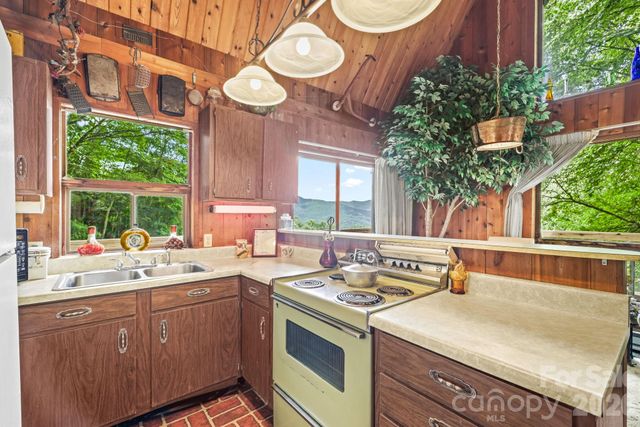 48 Easy Street, Waynesville, NC 28786