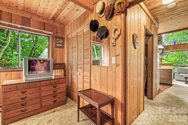 48 Easy Street, Waynesville, NC 28786