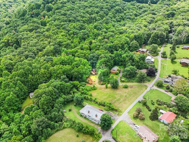 48 Easy Street, Waynesville, NC 28786