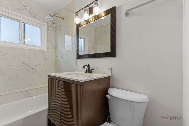 7355 N Ridge Boulevard 2A, Chicago, IL 60645