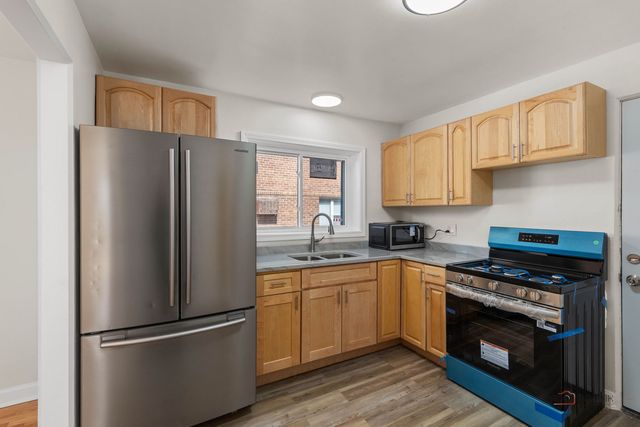 7355 N Ridge Boulevard 2A, Chicago, IL 60645