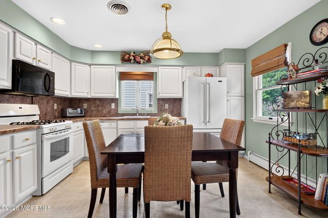 33 Auburn Road, Toms River, NJ 08757