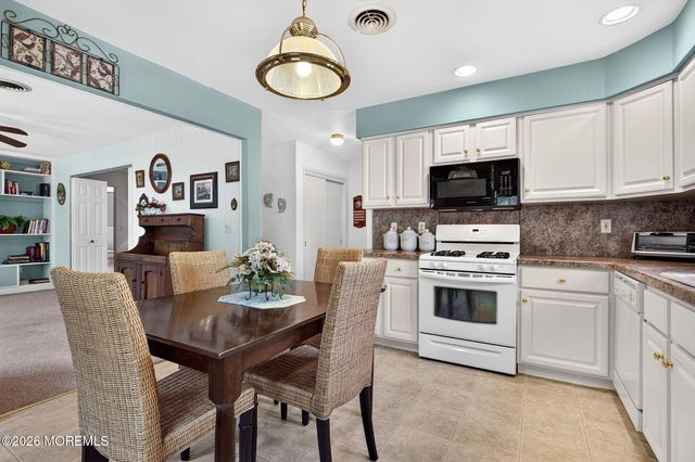 33 Auburn Road, Toms River, NJ 08757