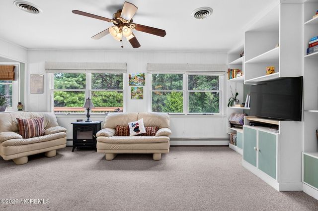 33 Auburn Road, Toms River, NJ 08757