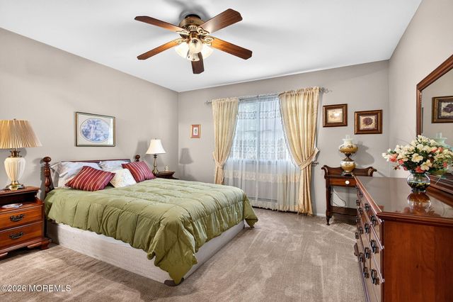 33 Auburn Road, Toms River, NJ 08757