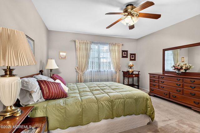 33 Auburn Road, Toms River, NJ 08757
