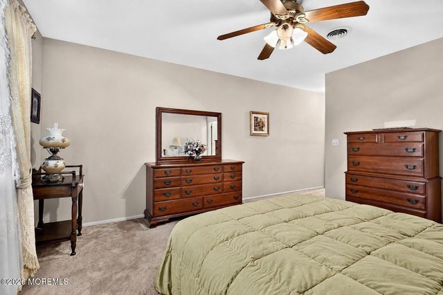 33 Auburn Road, Toms River, NJ 08757