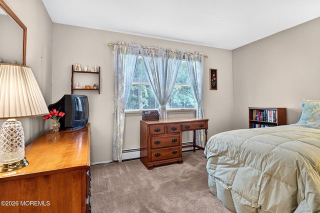 33 Auburn Road, Toms River, NJ 08757