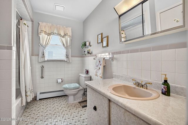 33 Auburn Road, Toms River, NJ 08757