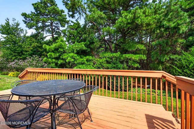 33 Auburn Road, Toms River, NJ 08757