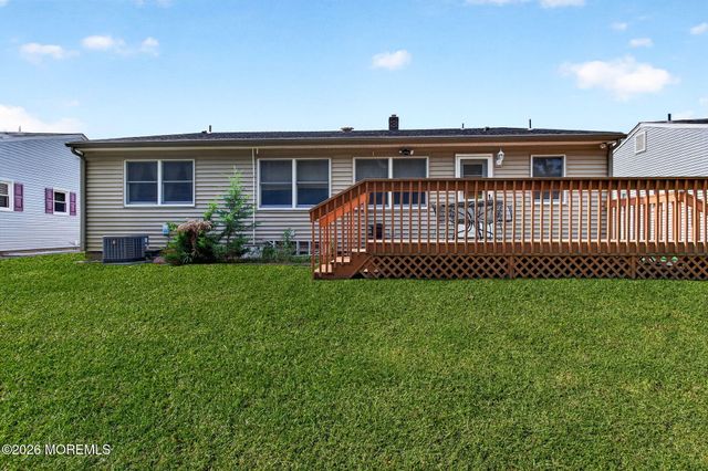 33 Auburn Road, Toms River, NJ 08757