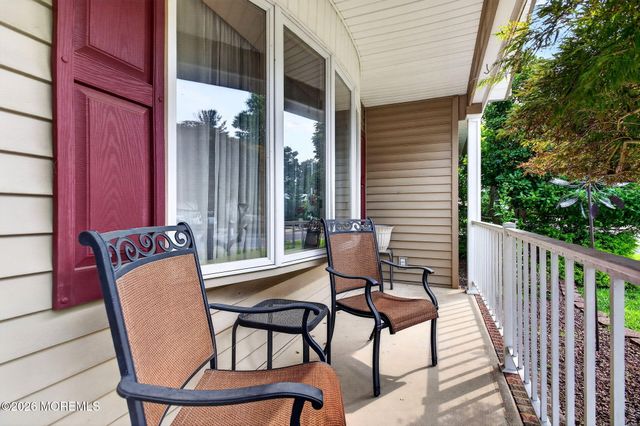 33 Auburn Road, Toms River, NJ 08757